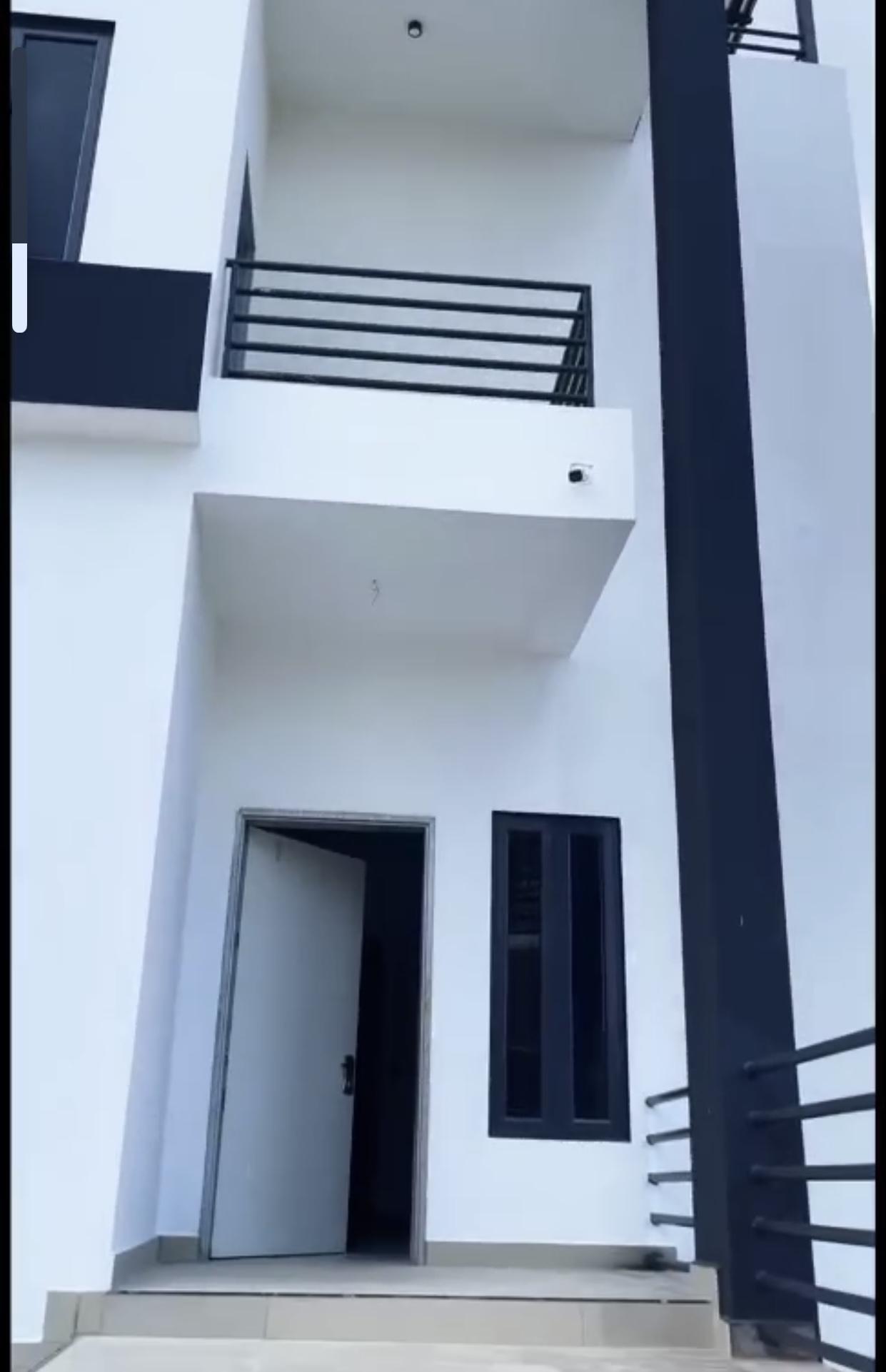 Luxury  5 bedrooms fully detached