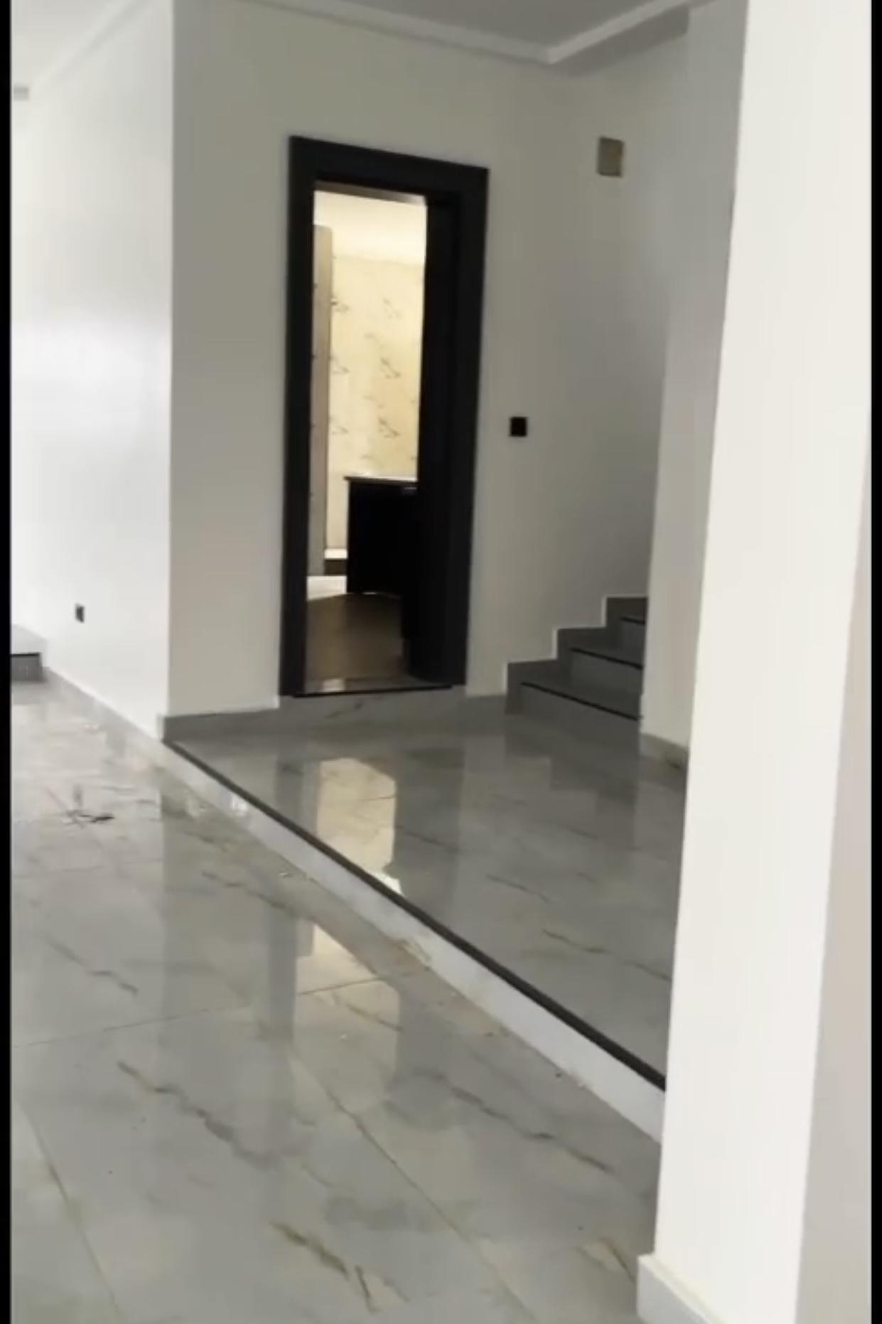 Luxury  5 bedrooms fully detached