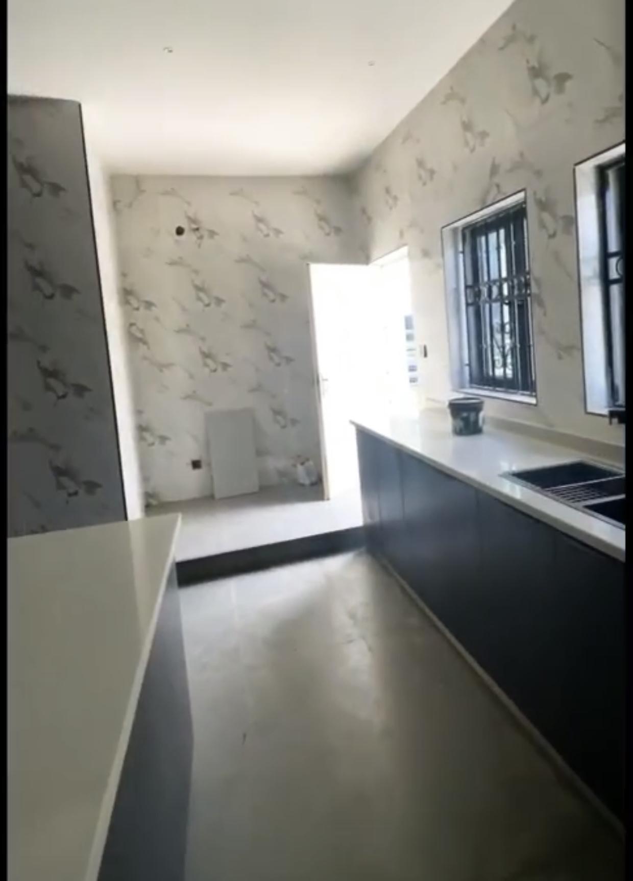 Luxury  5 bedrooms fully detached